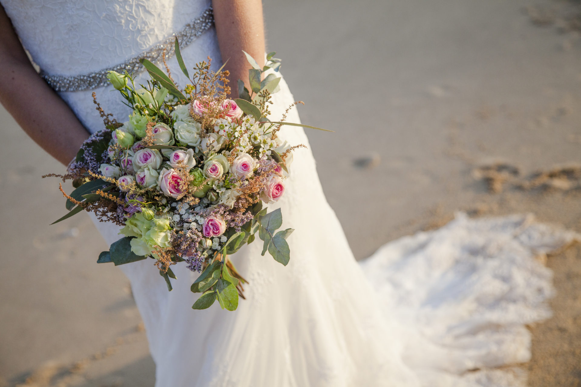 stephanie laisney photographe mariage golden hour after-day bord de mer couché de soleil bouquet Angouleme charente
