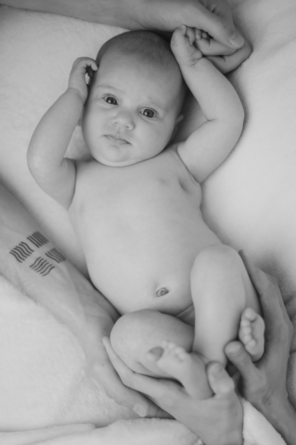 stephanie laisney photographe naissance famille bisous calin naturel domicile lifestyle angouleme charente