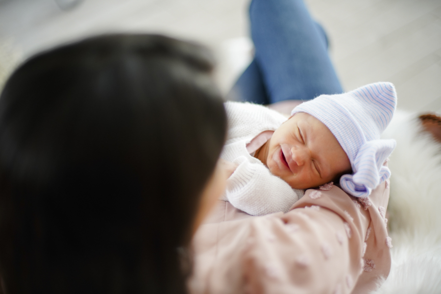 stephanie laisney photographe naissance famille sourire calin domicile lifestyle angouleme charente