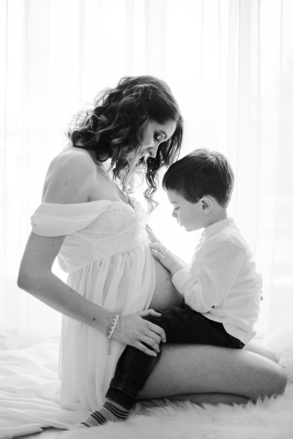 stephanie laisney photographe grossesse naissance famille bisous calin domicile lifestyle angouleme charente