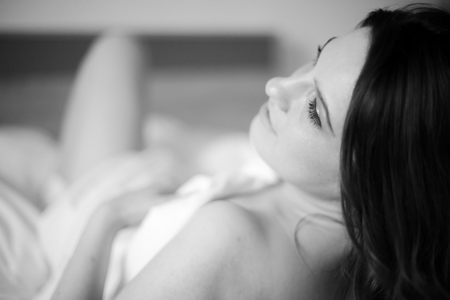 stephanie laisney photographe boudoir féminité noir et blanc domicile Angoulême Charente