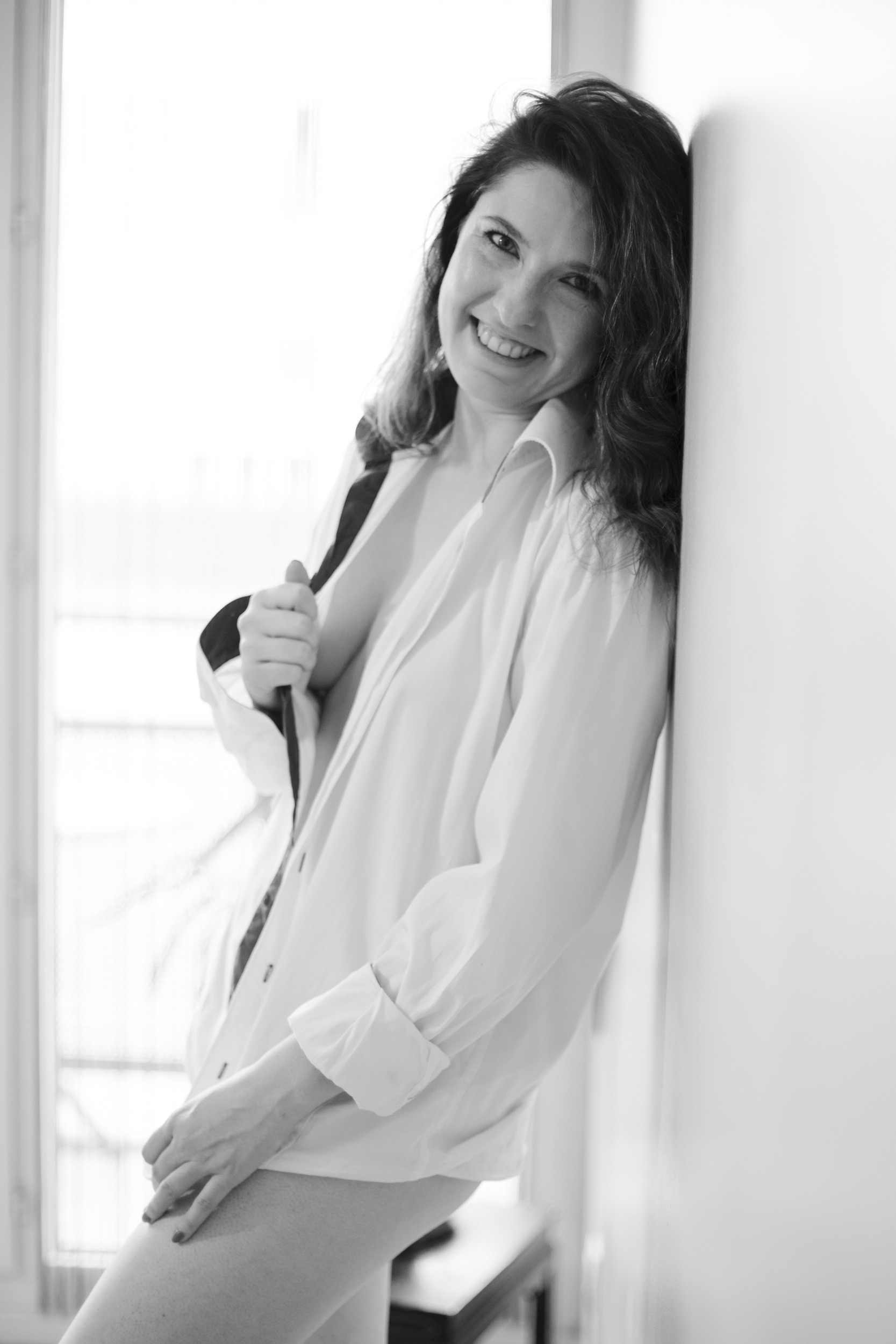stephanie laisney photographe boudoir lifestyle domicile féminité lumière naturel etre femme session intime estime de soi sensualité angouleme charente