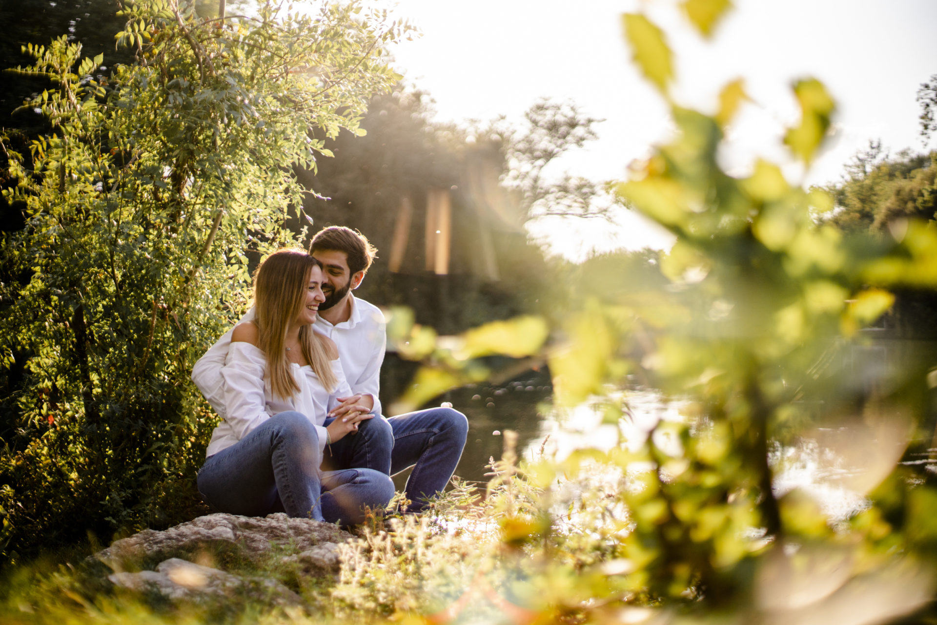 stephanie laisney photographe couple golden hour nature couché de soleil seance engagement angouleme charente