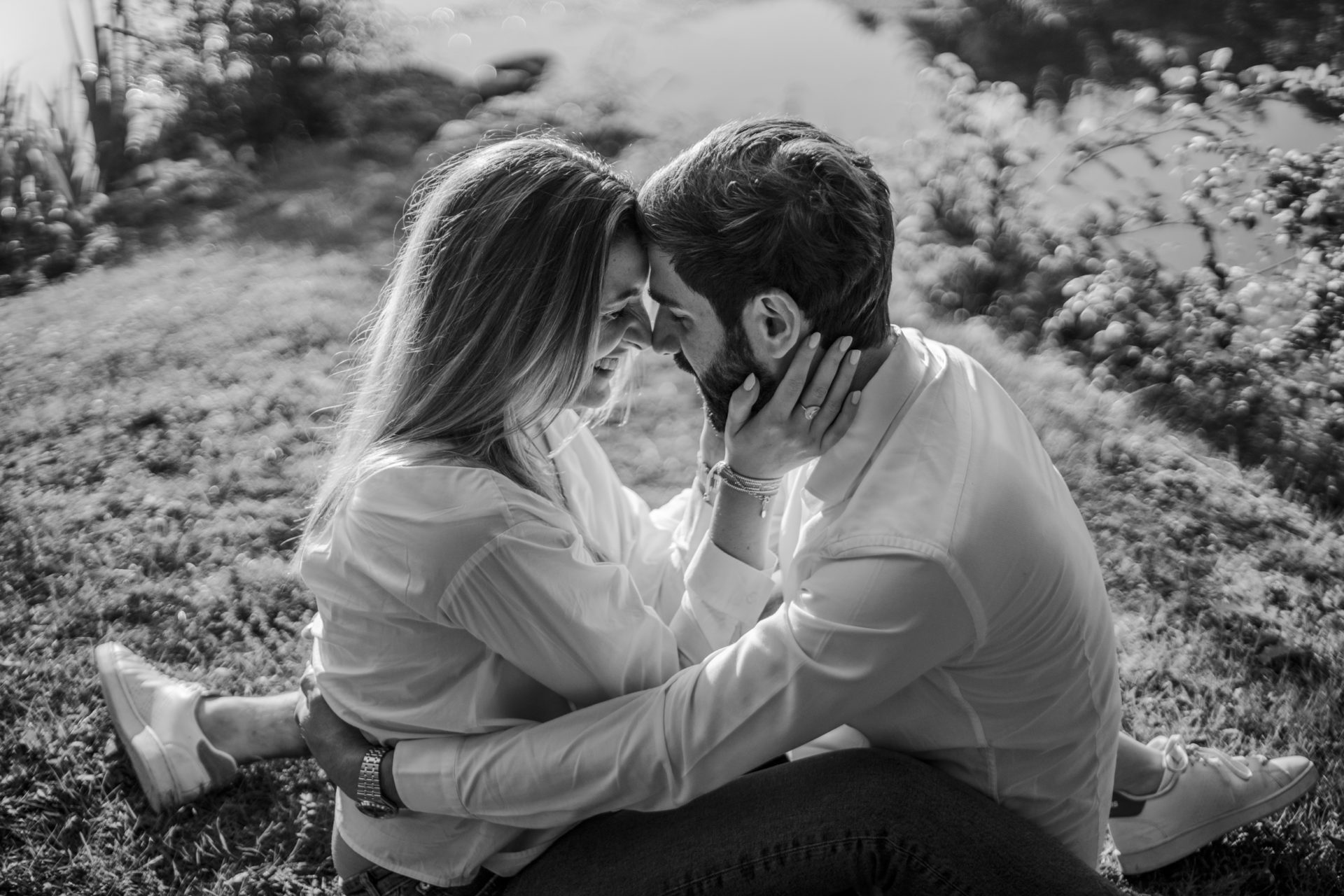 stephanie laisney photographe couple golden hour nature couché de soleil seance engagement angouleme charente