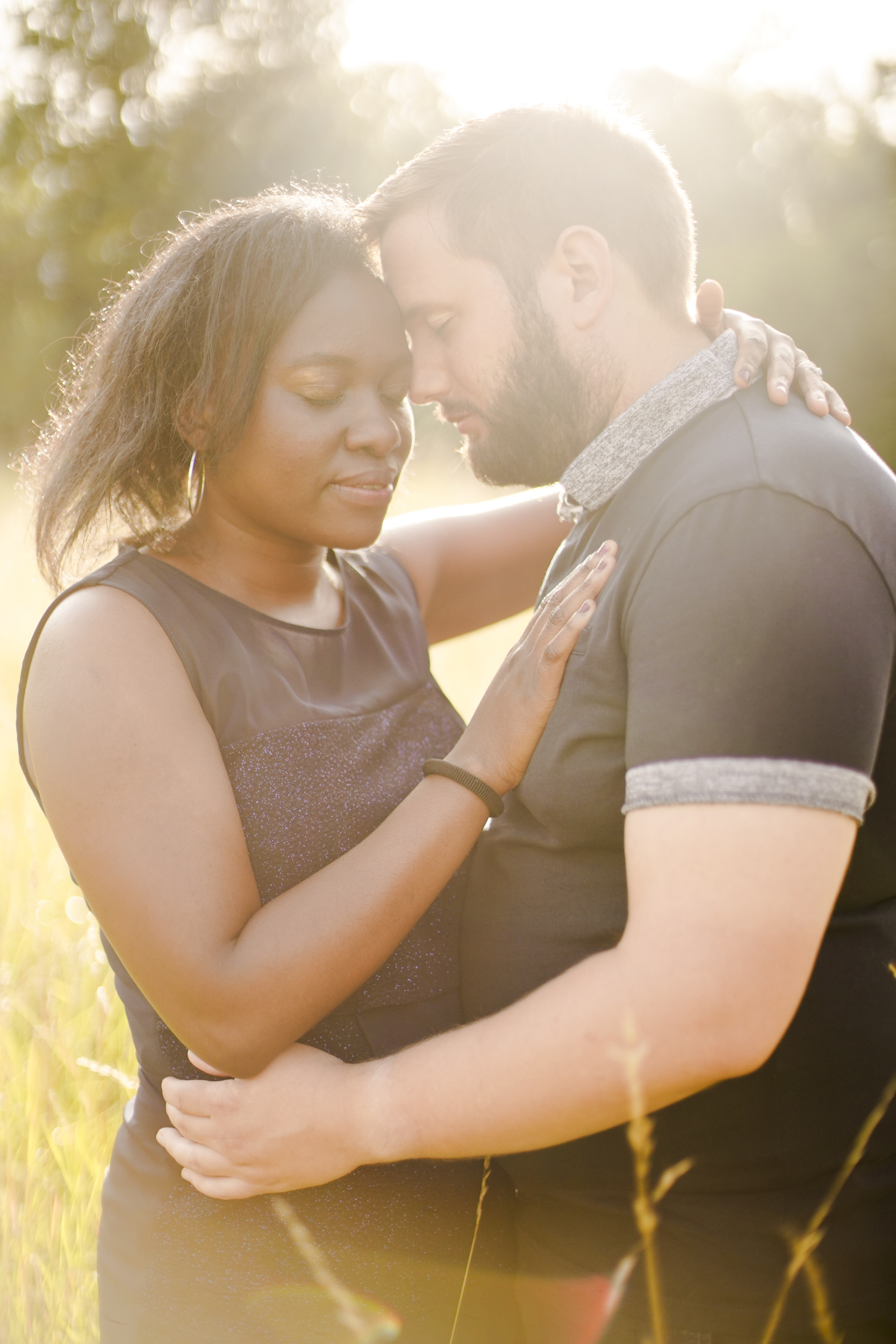 stephanie laisney photographe couple golden hour nature couché de soleil seance engagement angouleme charente