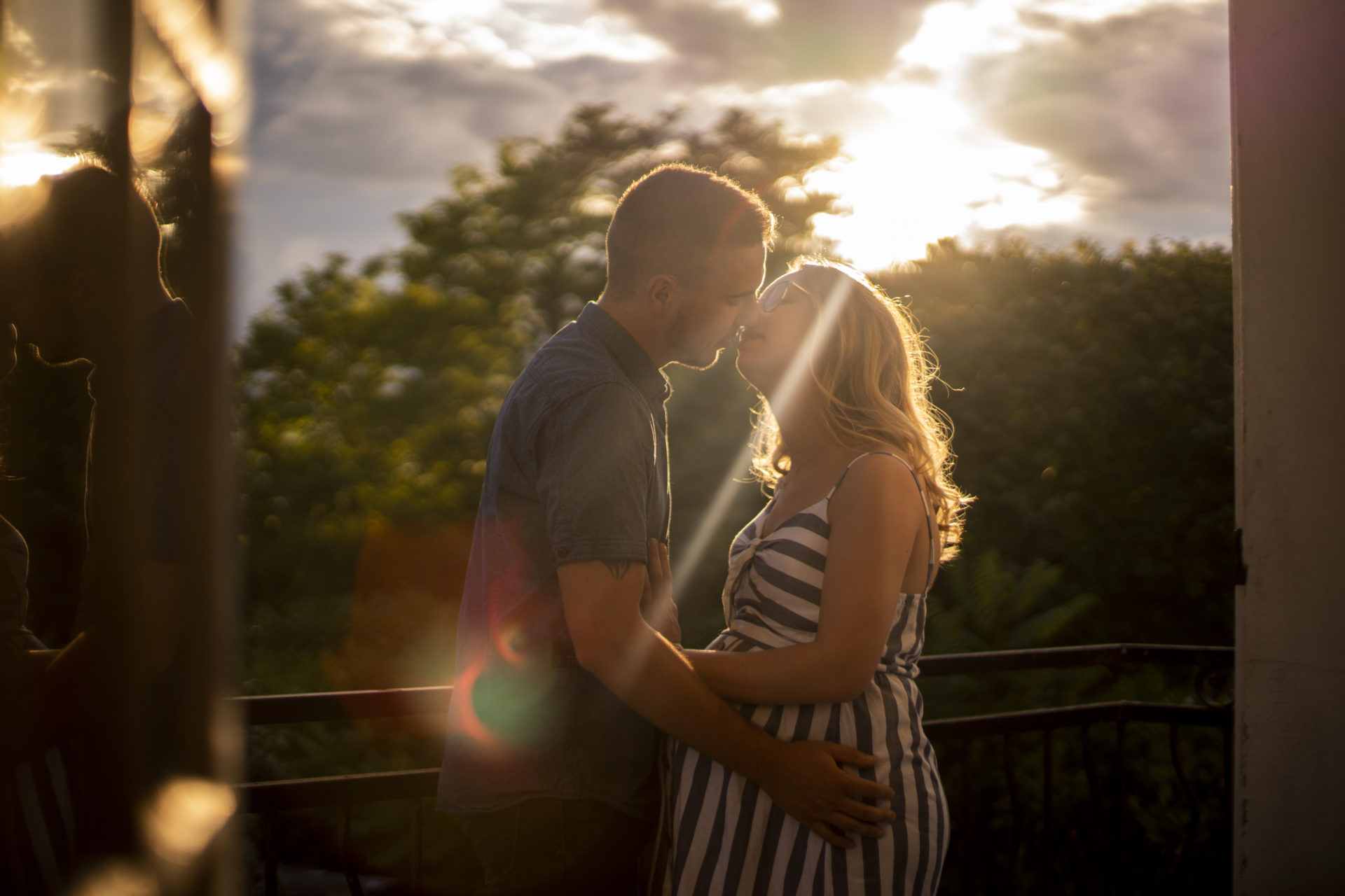 stephanie laisney photographe grossesse lifestyle golden hour a domicile couché de soleil Angouleme charente