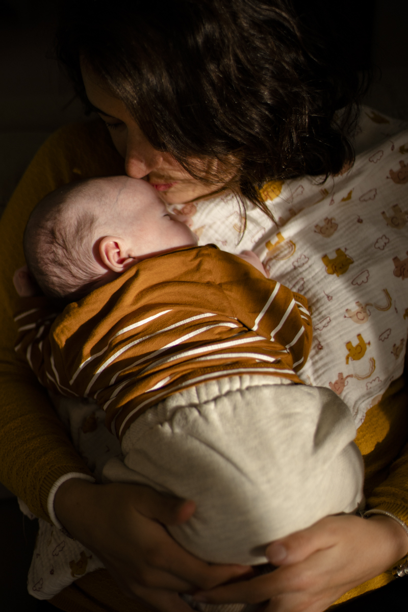 stephanie laisney photographe naissance lifestyle domicile lumière naturel Angoulême Charente