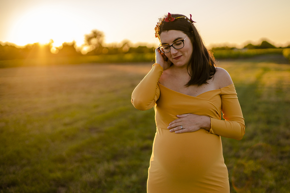 stephanie laisney photographe grossesse golden hour vigne couché de soleil Cognac Charente